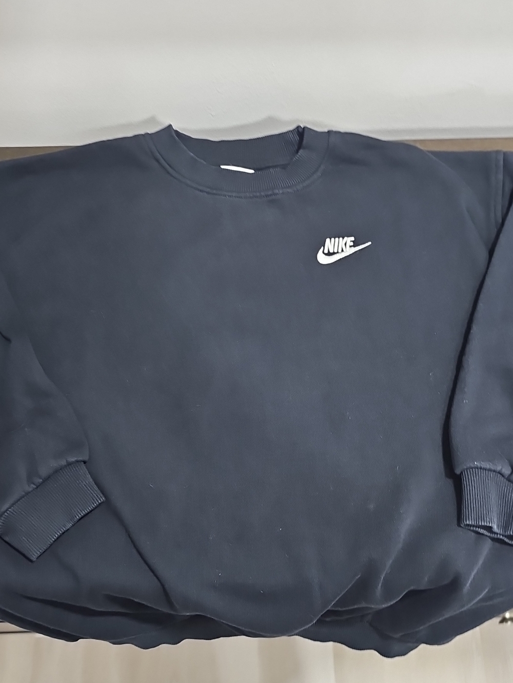 Used Nike Black Girls MEDIUM Crewneck Sweatshirt